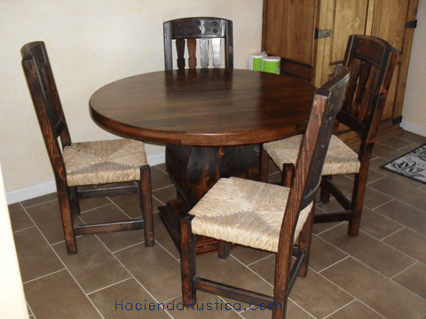 Round Sonora table with tule seats