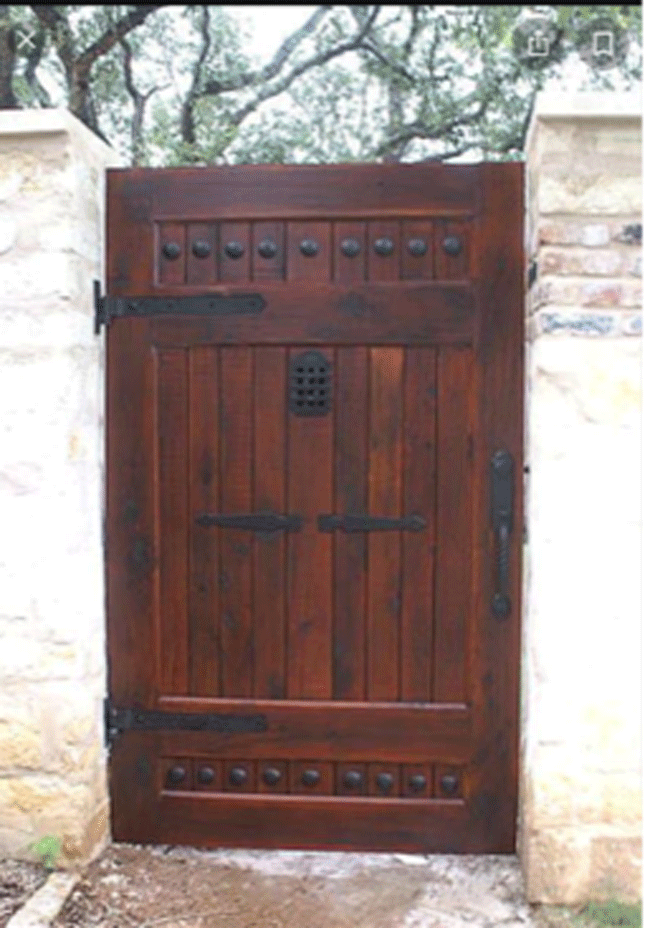 La-quinta-courtyard-door-1